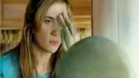 为报恩丈夫把孩子送给别人,育儿路上，她将孩子送给他人